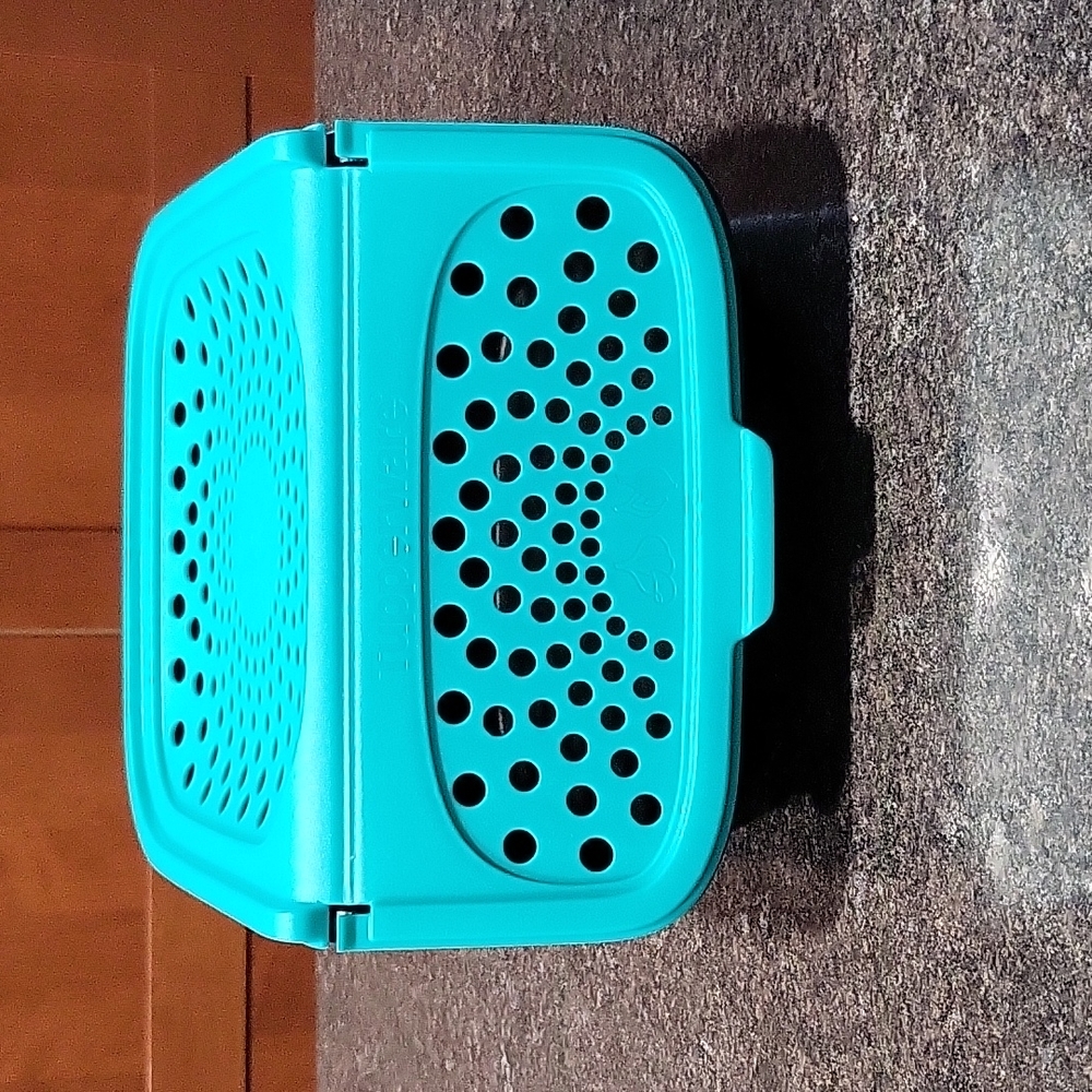 Tupperware Garlic Smart Container - Picture 1 of 4